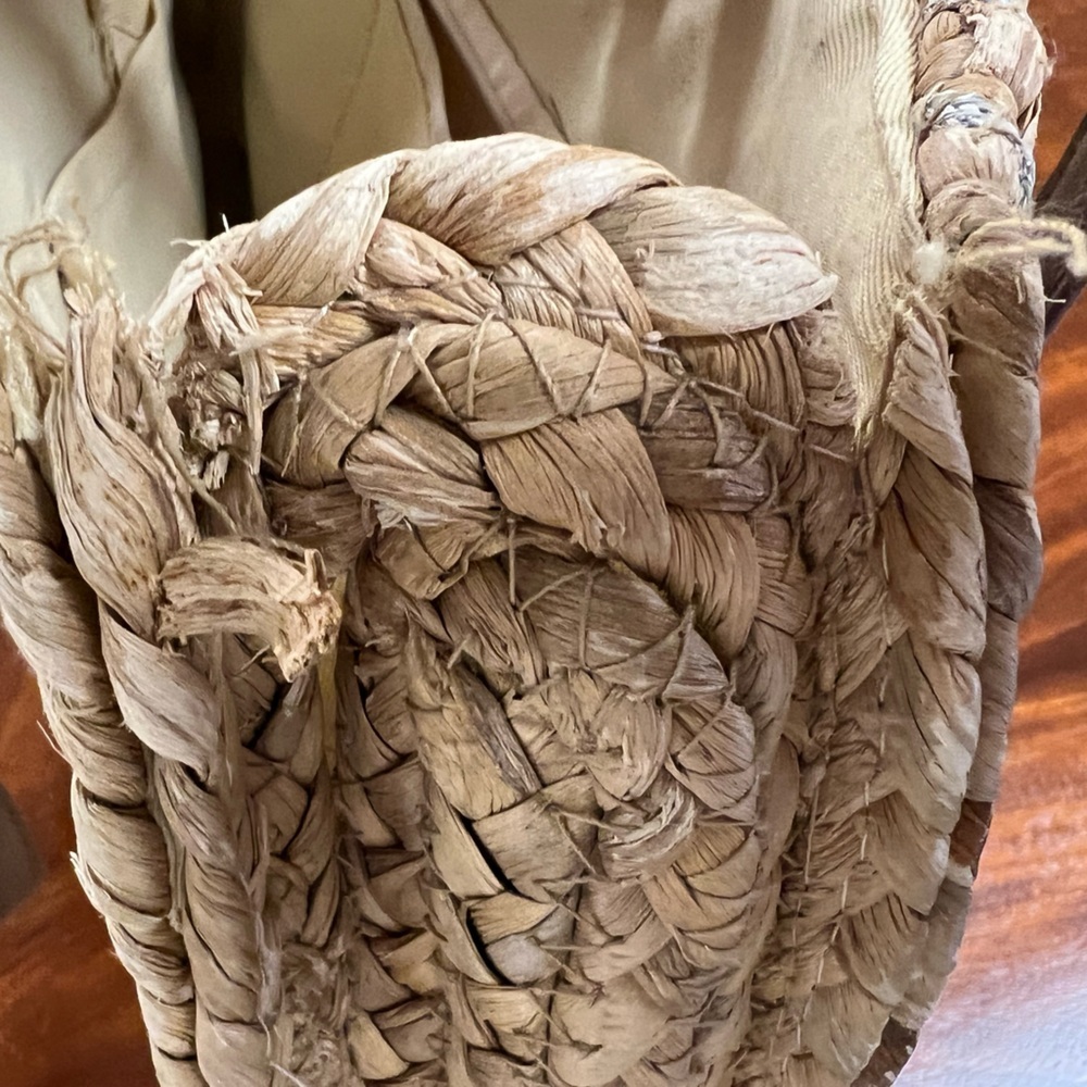 Sun ‘N’ Sand straw bag with silver glitter circles - Picture 8 of 11